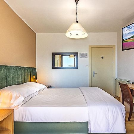 מרינה די מסה Hotel Virginia מראה חיצוני תמונה