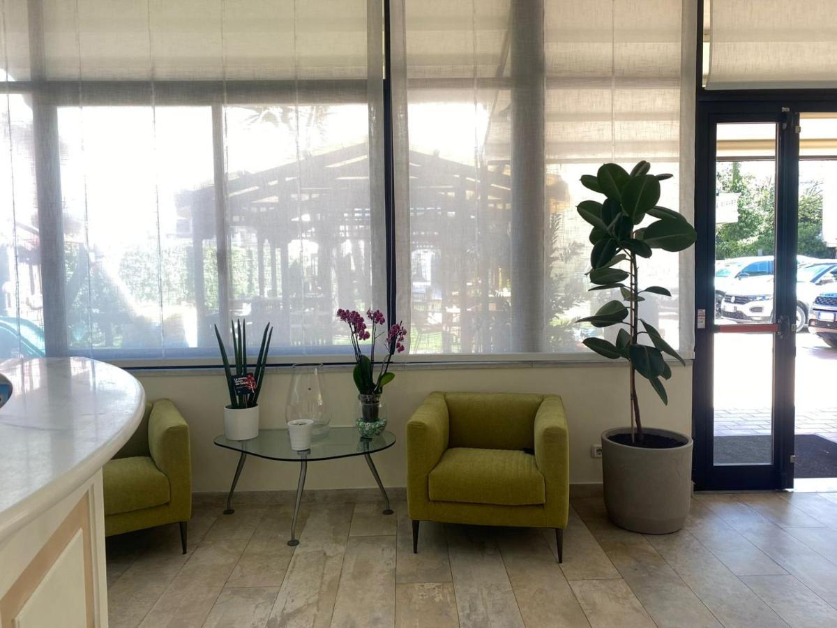 מרינה די מסה Hotel Virginia מראה חיצוני תמונה