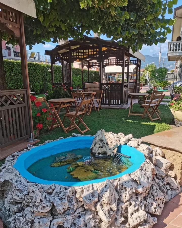 מרינה די מסה Hotel Virginia מראה חיצוני תמונה