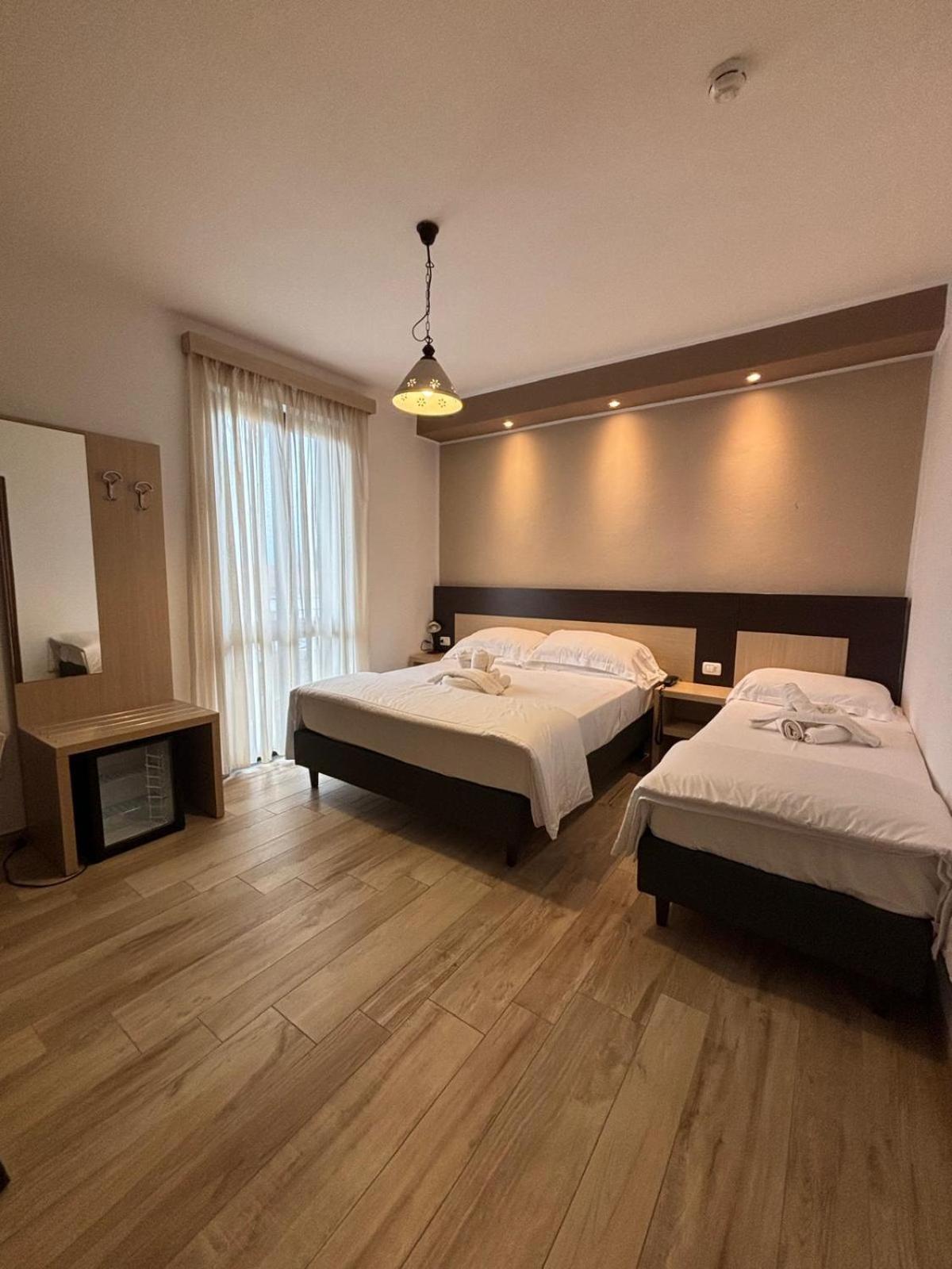 מרינה די מסה Hotel Virginia מראה חיצוני תמונה