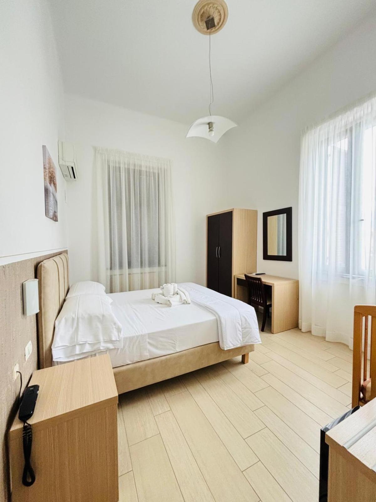 מרינה די מסה Hotel Virginia מראה חיצוני תמונה
