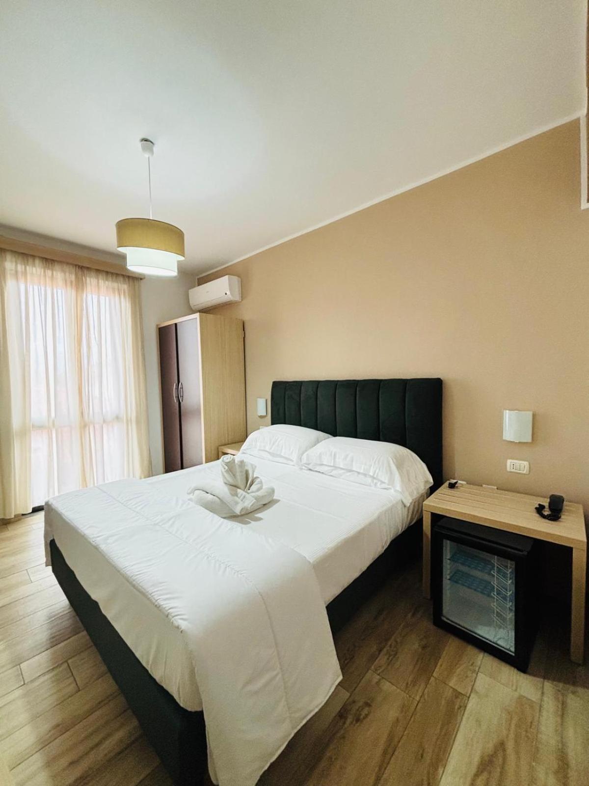 מרינה די מסה Hotel Virginia מראה חיצוני תמונה