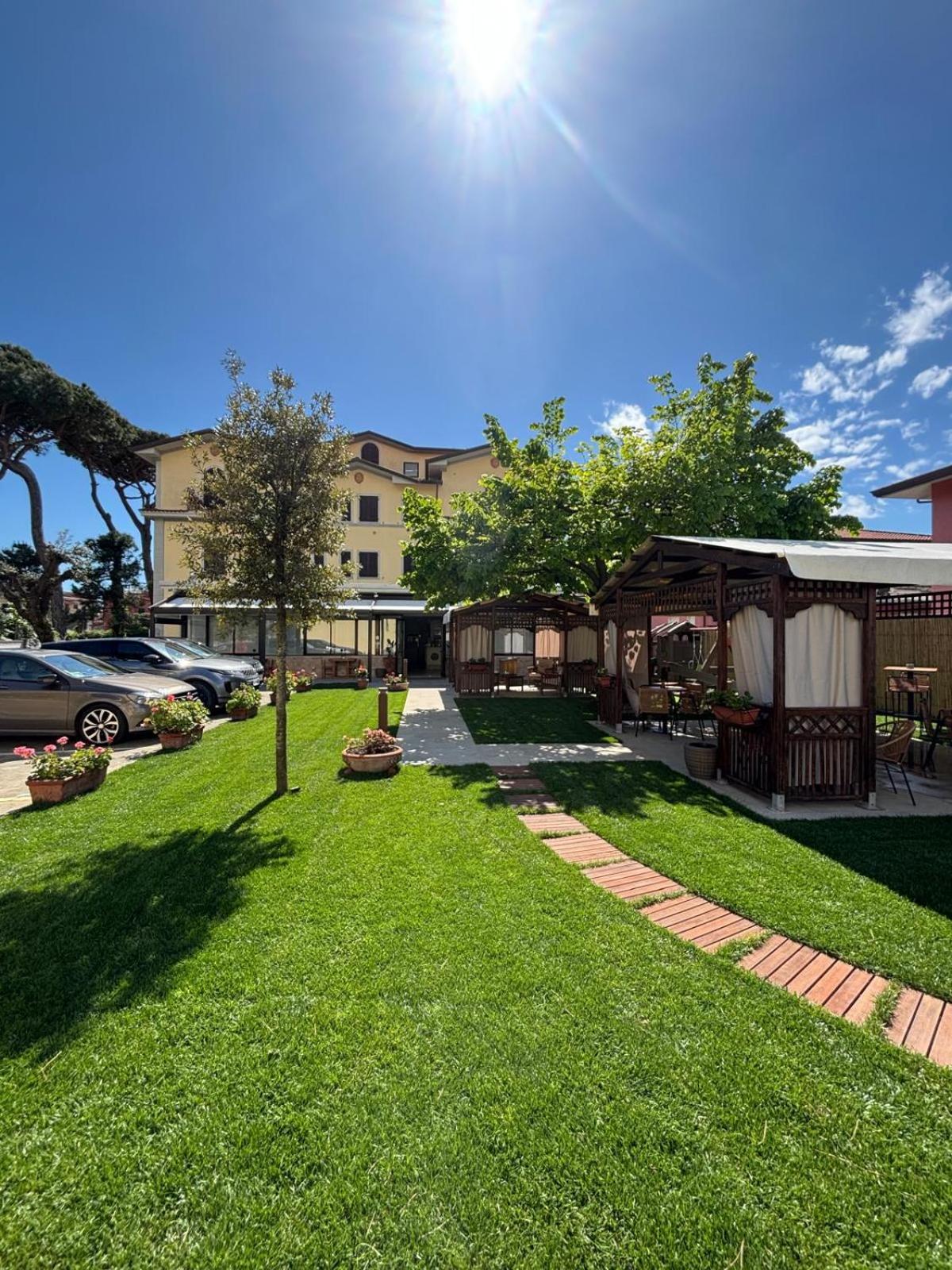 מרינה די מסה Hotel Virginia מראה חיצוני תמונה