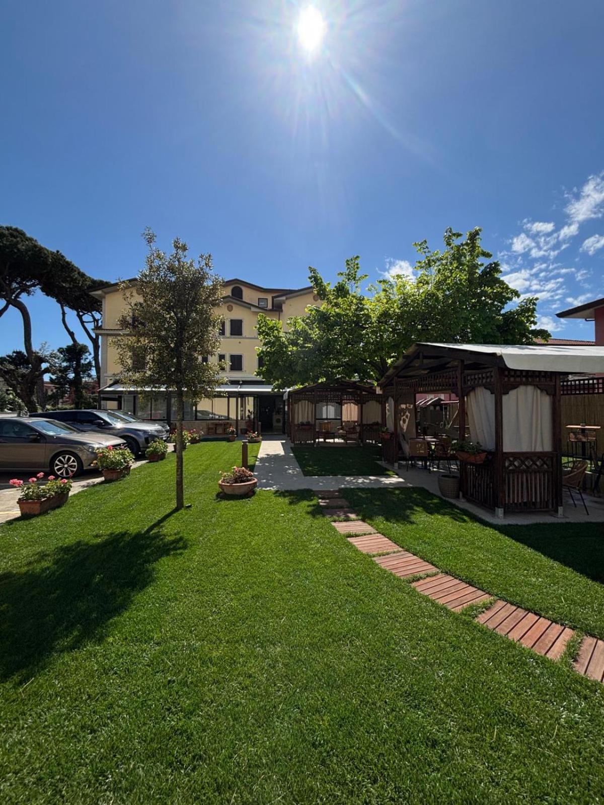 מרינה די מסה Hotel Virginia מראה חיצוני תמונה