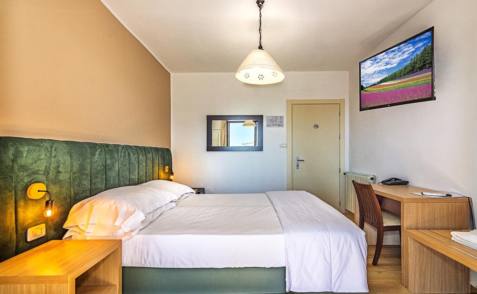 מרינה די מסה Hotel Virginia מראה חיצוני תמונה