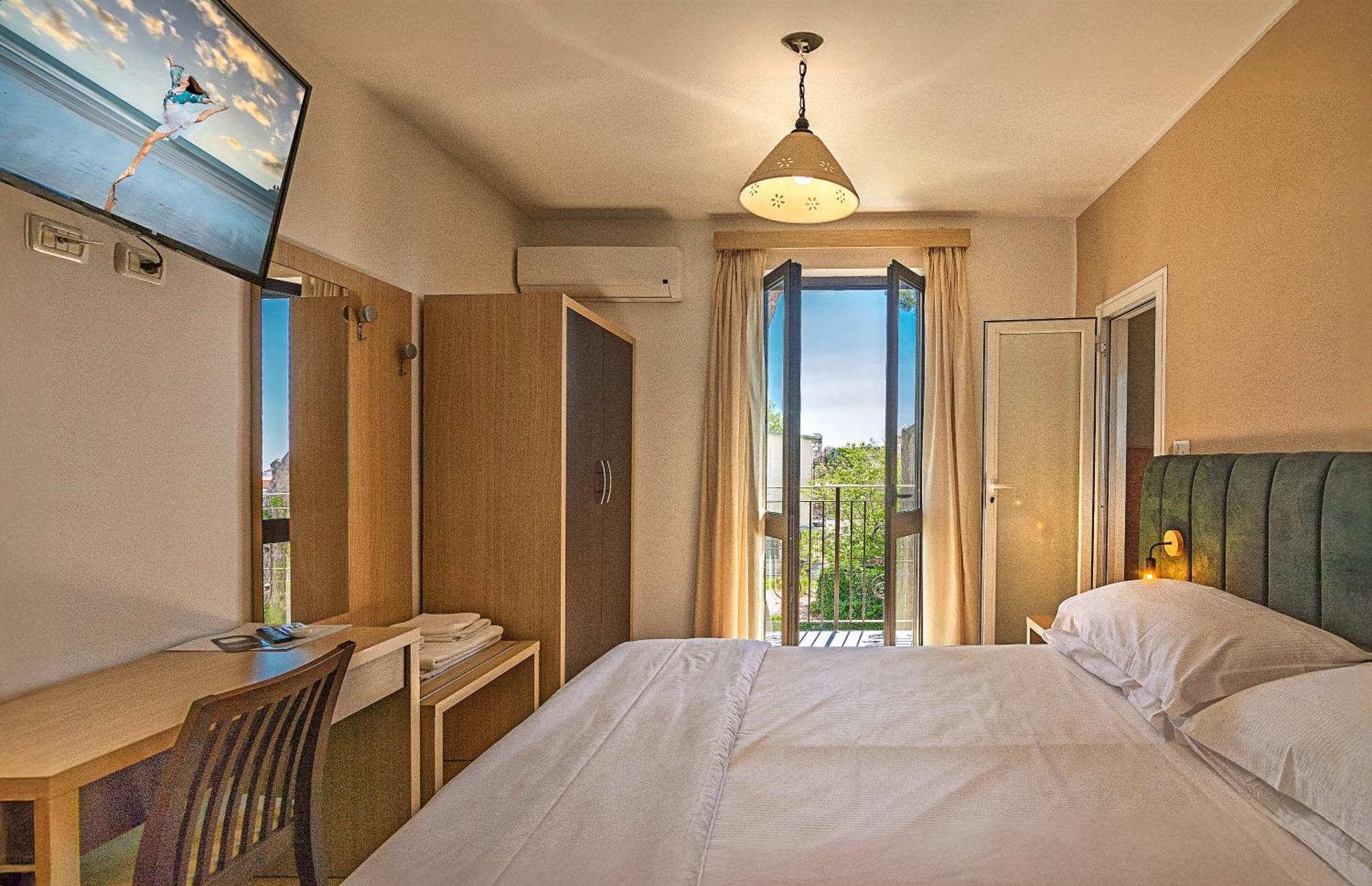 מרינה די מסה Hotel Virginia מראה חיצוני תמונה