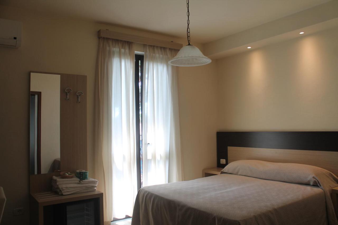 מרינה די מסה Hotel Virginia מראה חיצוני תמונה