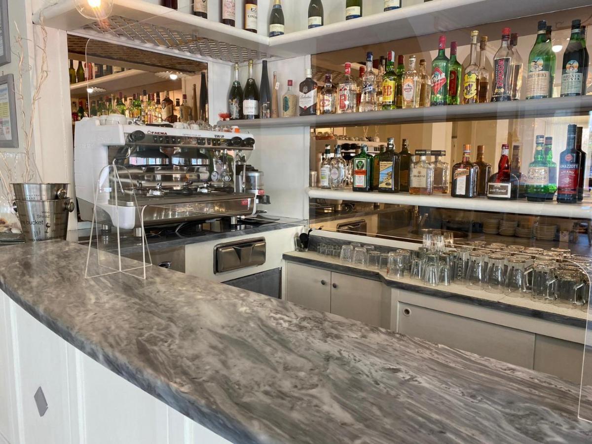 מרינה די מסה Hotel Virginia מראה חיצוני תמונה